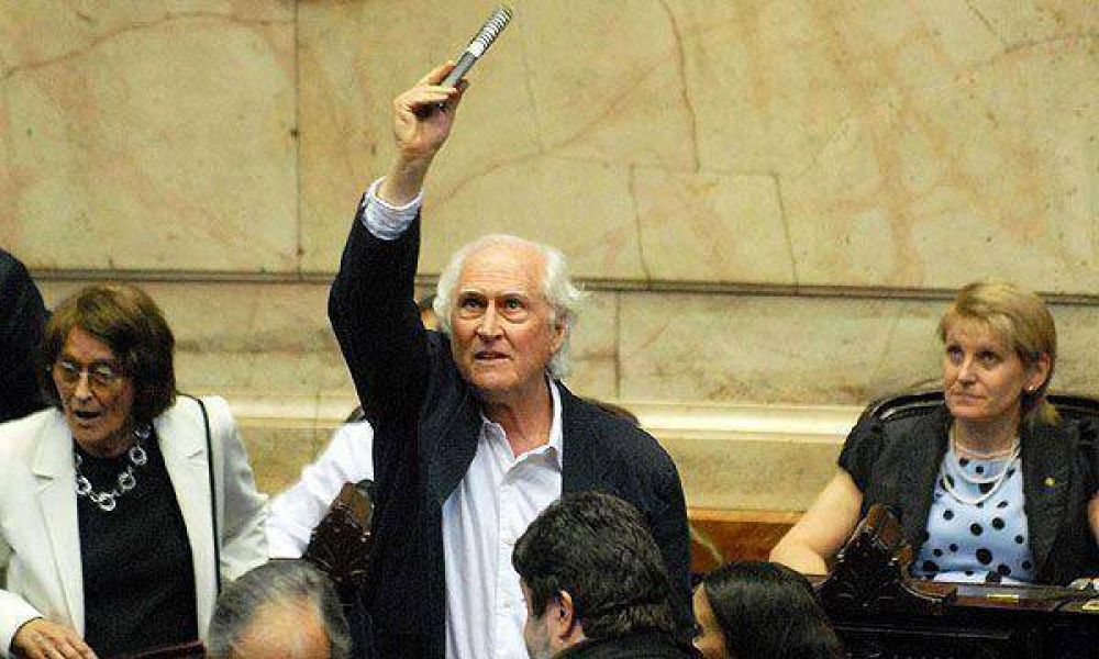 Pino Solanas lanza en agosto su candidatura presidencial y vaticina un triunfo para 2011