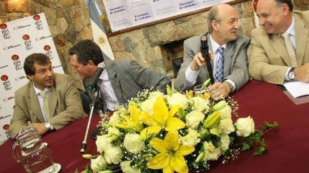 Avanza el banco de los intendentes K