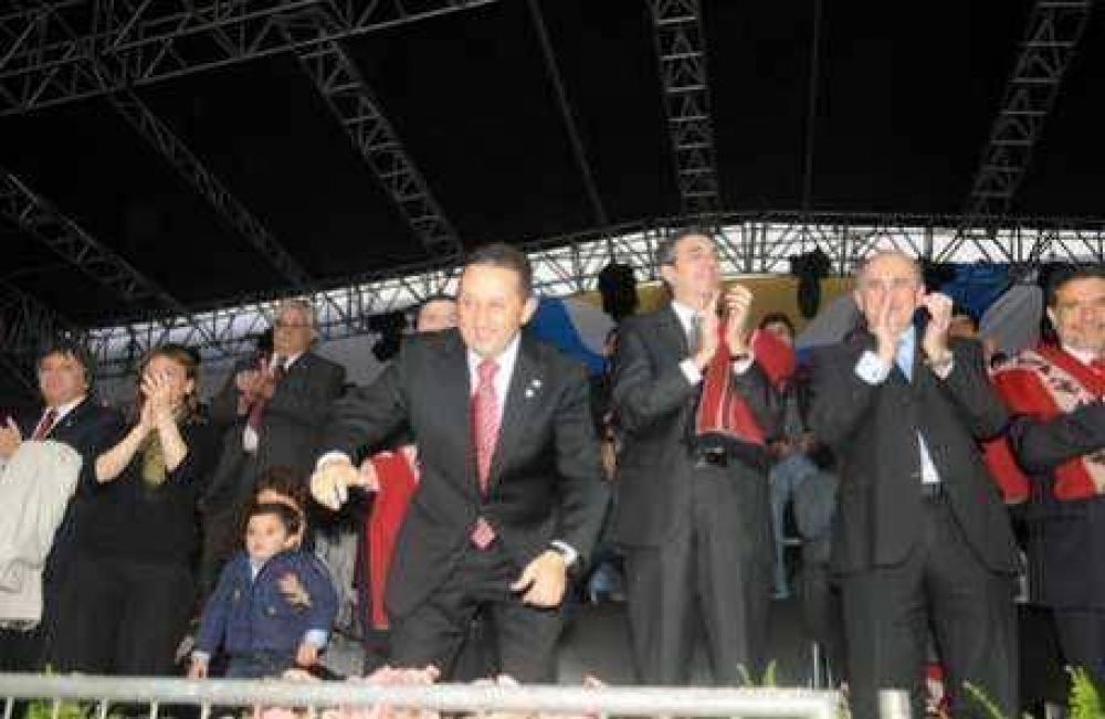 Jaque presenci� el imponente desfile militar del Bicentenario: Cristina no fue