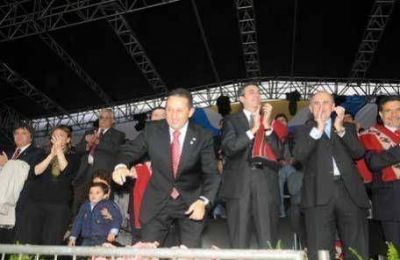 Jaque presenci� el imponente desfile militar del Bicentenario: Cristina no fue