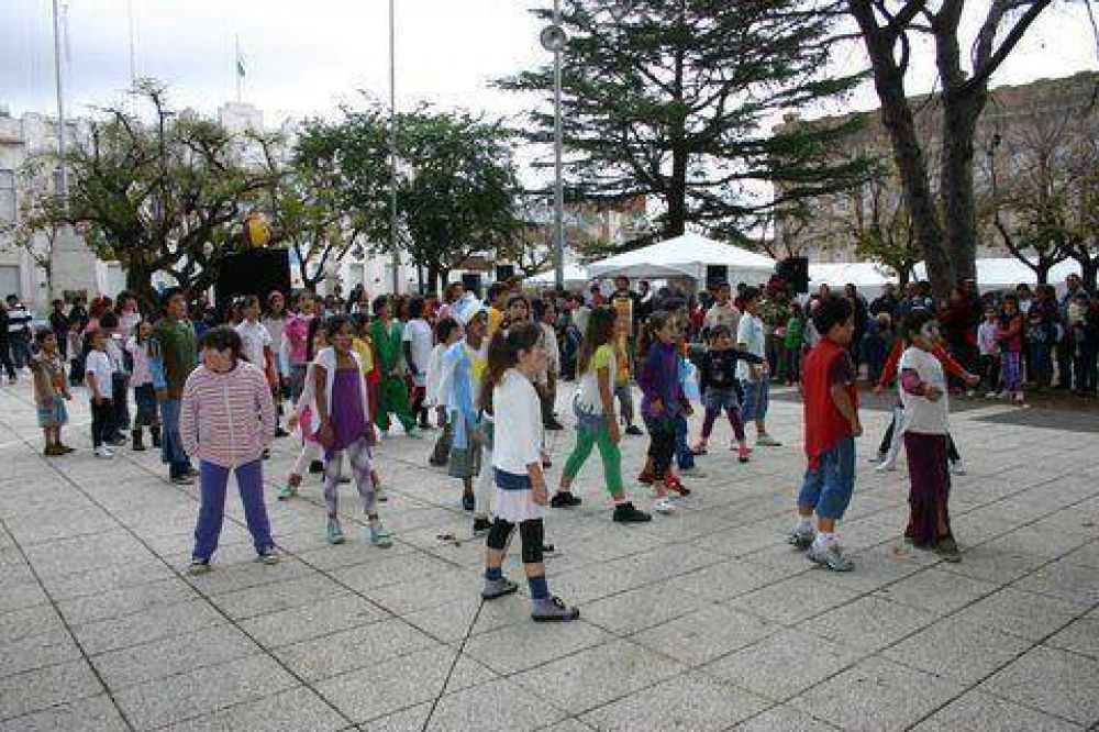 En Plaza San Mart�n aunque llueva Exposici�n de Artesanos del Pa�s