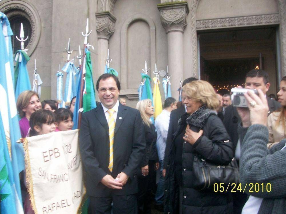 CONVOCO A ENTONAR EL HIMNO A LA MEDIANOCHE 