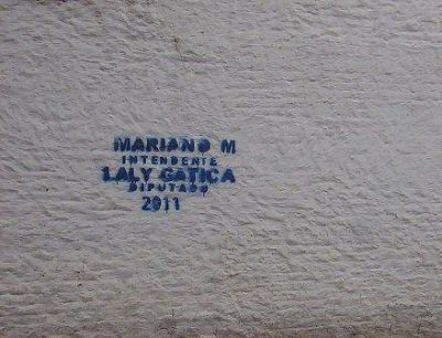 LA CIUDAD AMANECIO CON CURIOSAS PINTADAS
