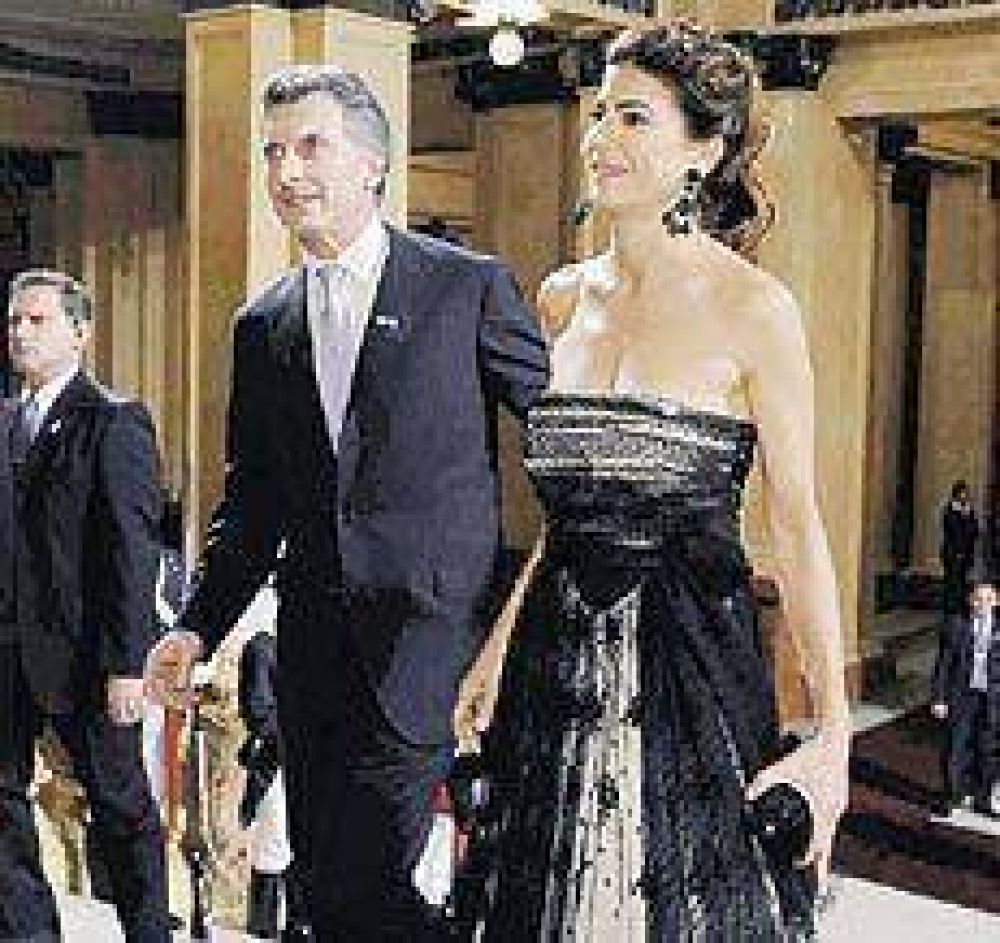 Una alfombra roja con muchas estrellas, periodistas y pol�ticos