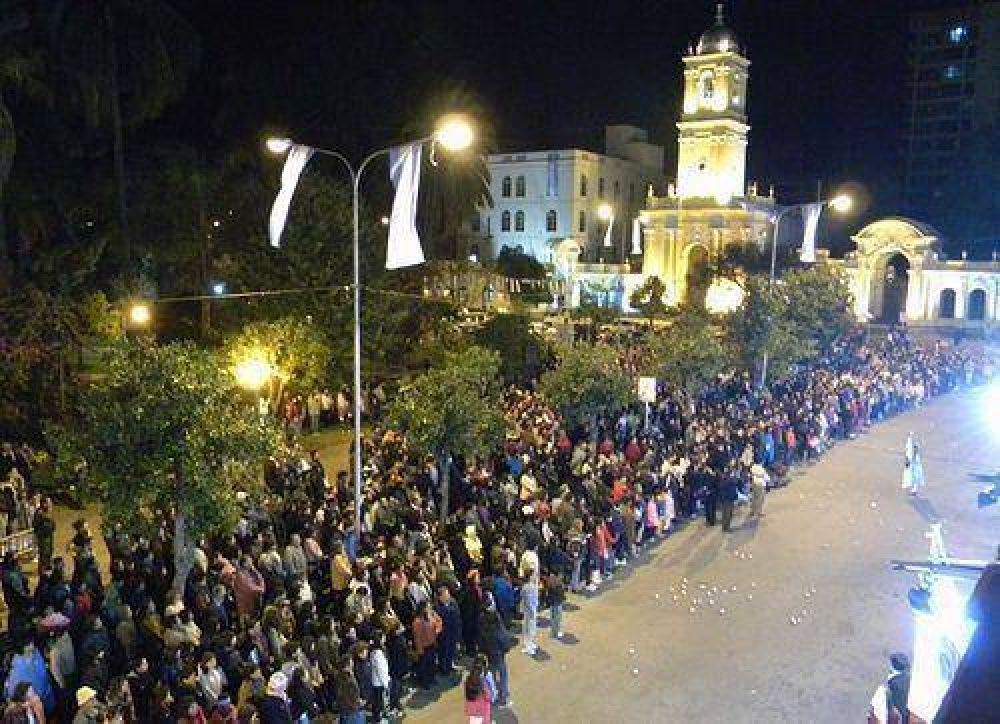 Esperando al Bicentenario, hubo teatro, m�sica y fuegos artificiales en la plaza Belgrano