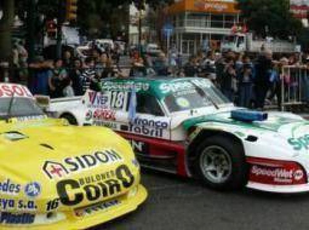 Bicentenario: Caravana hist�rica del TC desde el Obelisco hasta San Isidro