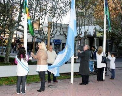 El intendente de San Fernando festej� el d�a de la Patria en la Plaza Mitre 