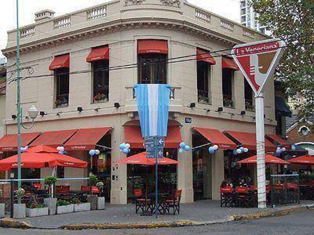 LA REGI�N SE VISTE DE FIESTA... PATRIA El celeste y blanco invade las calles en este Bicentenario