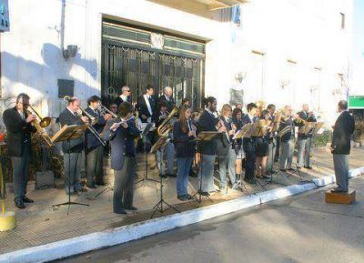  El sol del 25 vino asomando Acto protocolar en Plaza San Mart�n