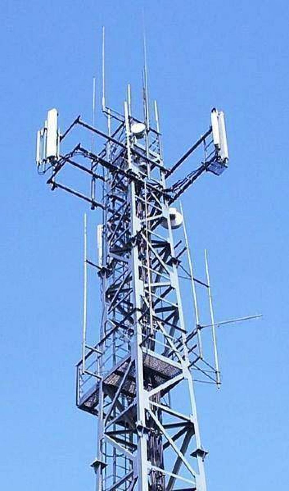 Lan�s: prohiben retirar una antena de celular