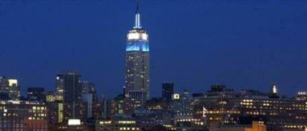 El Empire State de Nueva York se "pint�" de blanco y celeste