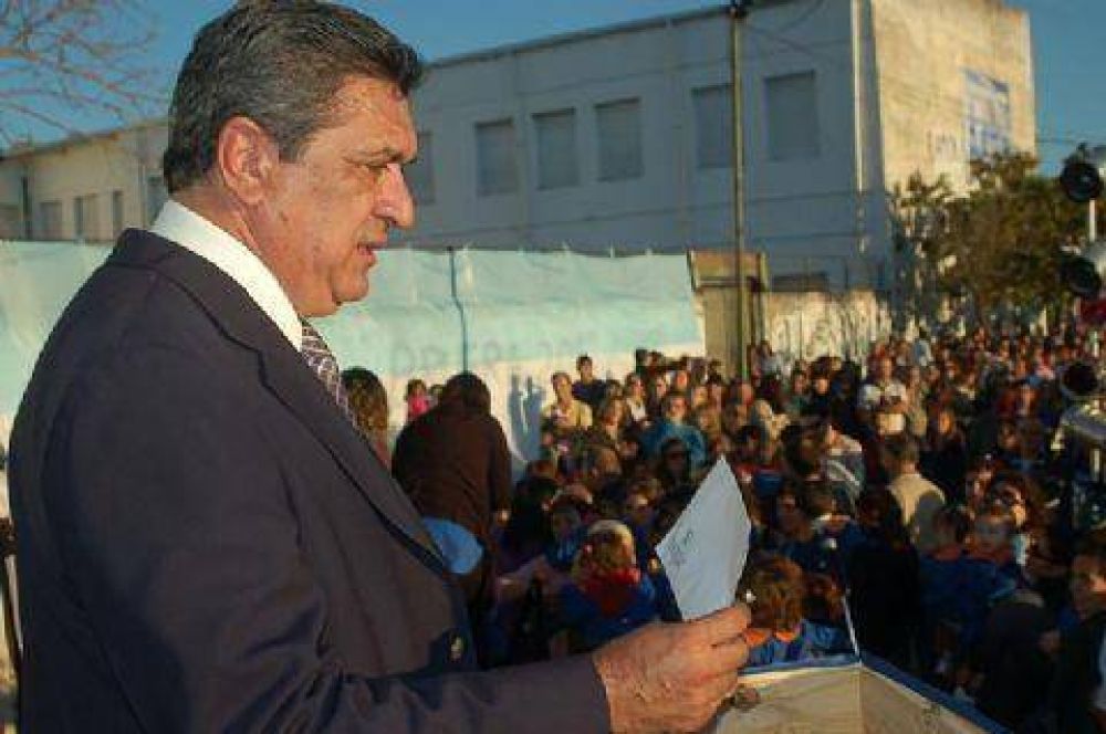 El intendente llam� a �aprender de lo que pas�, de nuestra historia�