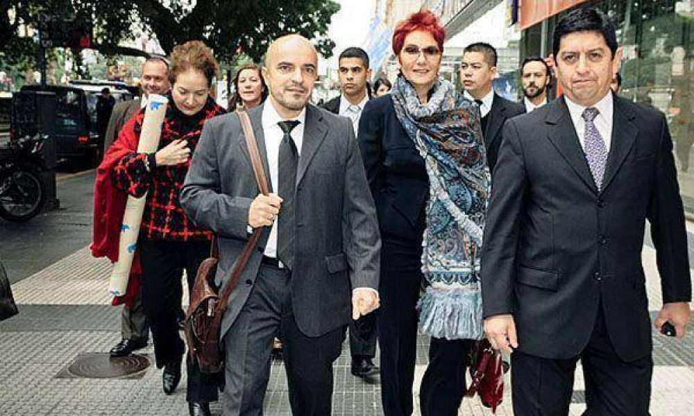 En medio de las presiones del gobierno porte�o, comienza una audiencia clave para los jueces  