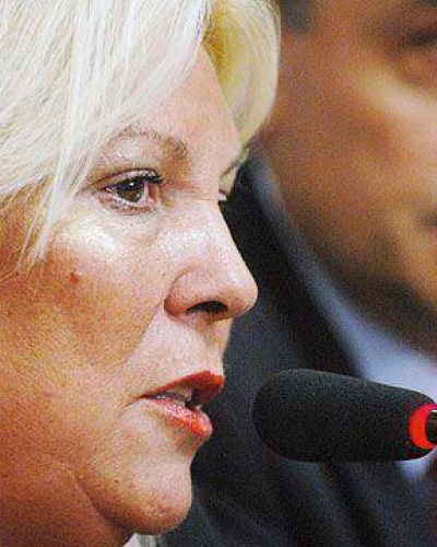  "Apoderarse de las fiestas es castigado por los dioses"  