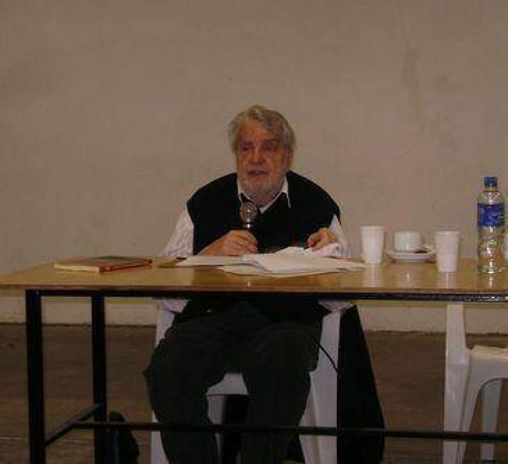 En Villa Ballester Osvaldo Bayer, en una charla organizada por �Compromiso por San Mart�n�