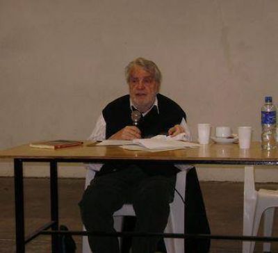 En Villa Ballester Osvaldo Bayer, en una charla organizada por �Compromiso por San Mart�n�
