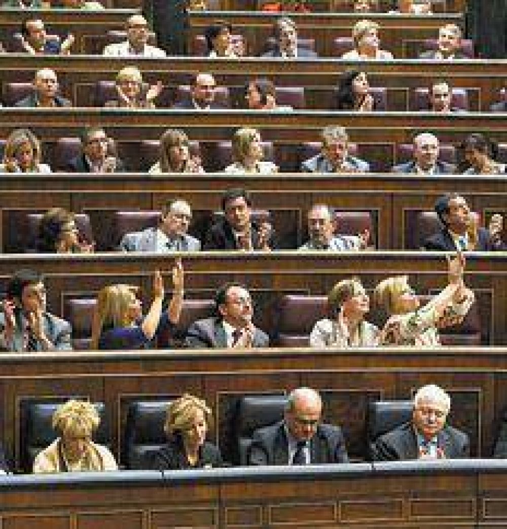 El ajuste se aprob� por un solo voto