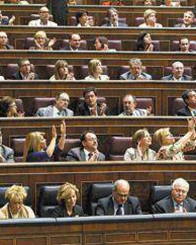 El ajuste se aprob� por un solo voto