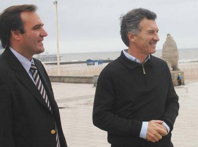 Golpeado en la Justicia, Macri sigue de gira por el interior