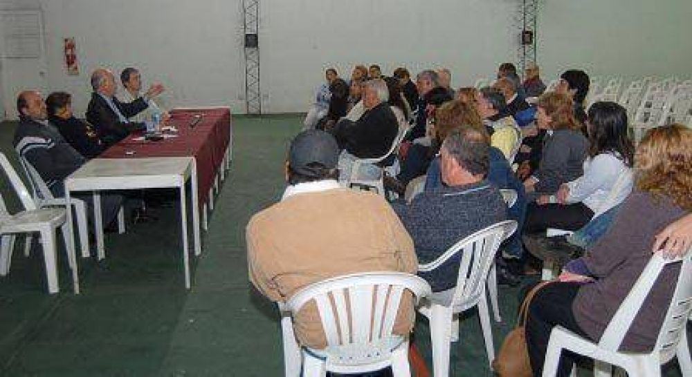 Gorosito se reuni� con vecinos del Barrio de las 96 viviendas y del Barrio Obrero 