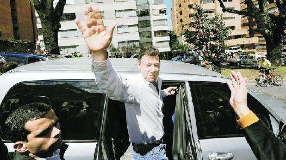 Santos va al balotaje, pero ya est� a un paso de la presidencia