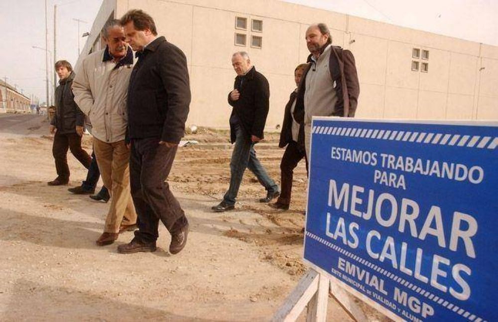 Otorgan distinci�n al compromiso social al Centro Profesional de la UOCRA