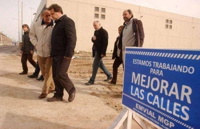 Otorgan distinci�n al compromiso social al Centro Profesional de la UOCRA