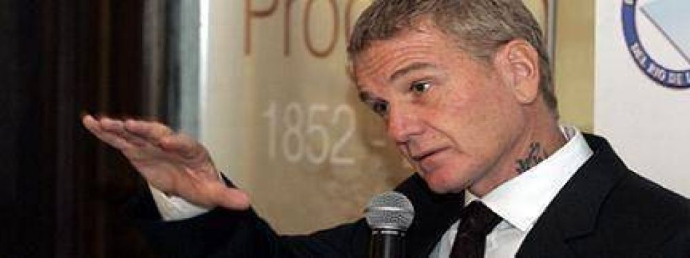 Denarva�sta pidi� "deponer candidaturas" en el PJ Federal, pero postula a de Narv�ez