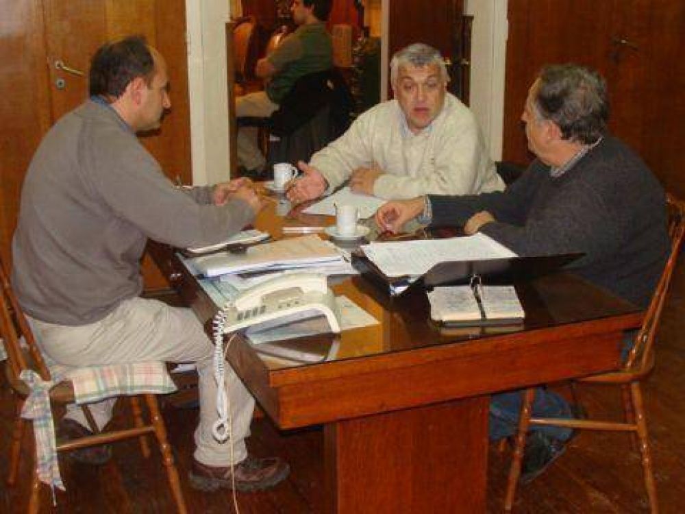 Importante encuentro de trabajo Los intendentes Brasca y Ostoich y funcionarios se reunieron en Salto