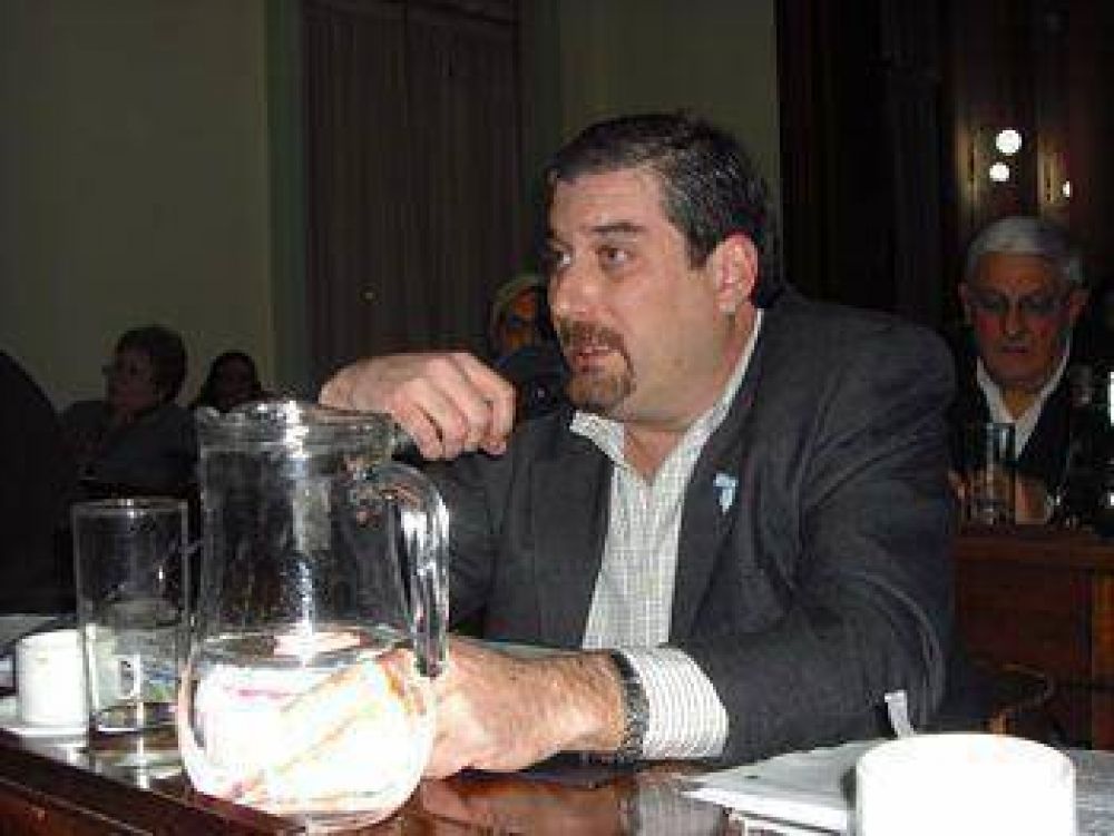 �Sim�n se manej� en varias cuestiones de una manera muy dictatorial�