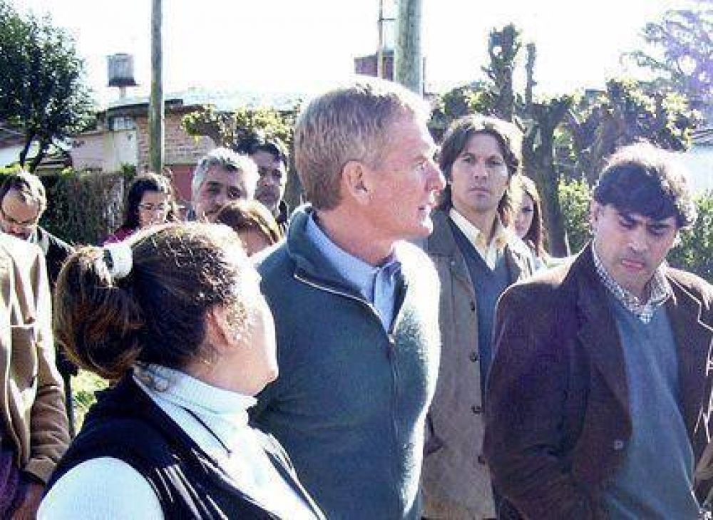 Francisco De Narv�ez recorri� barrios de Pilar