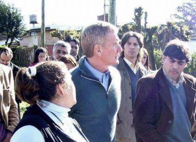 Francisco De Narv�ez recorri� barrios de Pilar