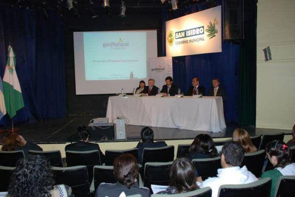 El intendente Posse firm� un convenio para ayudar a las empresas a exportar 