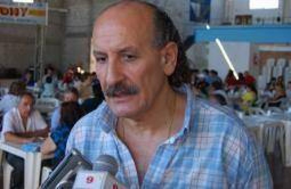 Promoci�n Industrial. Jorge Yoma sali� a cruzar a Julio Cobos