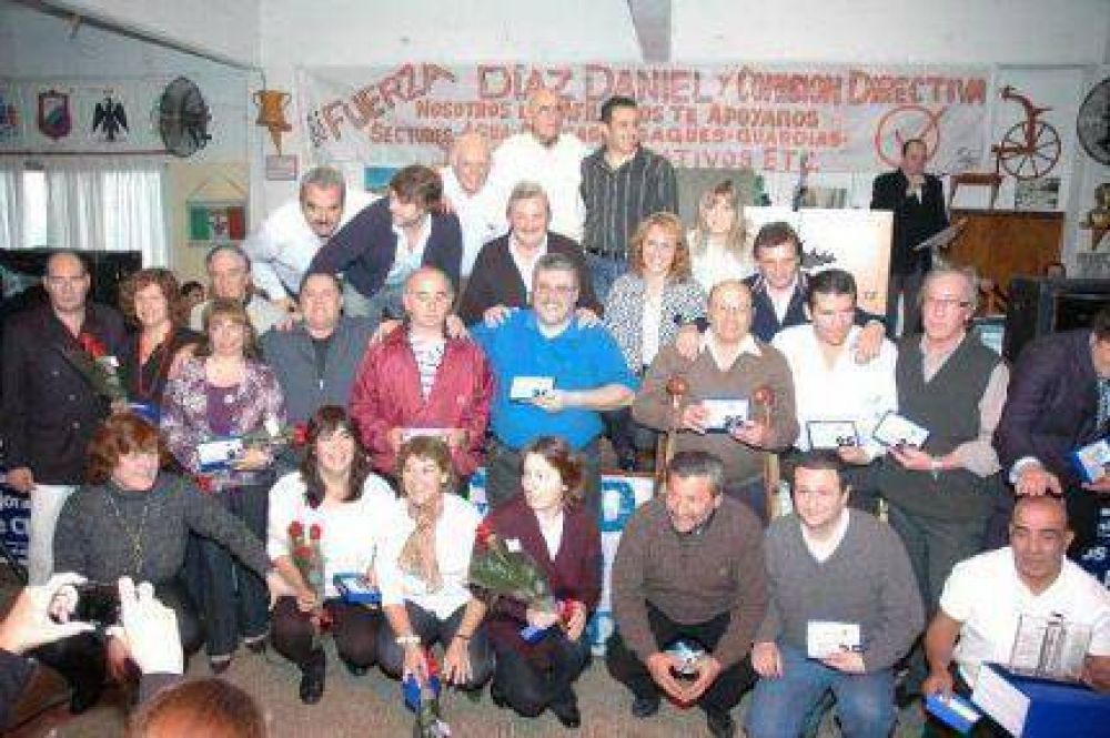 Obras Sanitarias homenaje� a trabajadores de cumplieron 25 a�os de servicio y a jubilados