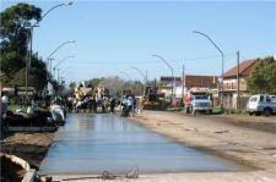 Cooperativa de desocupados trabaja en la avenida Col�n