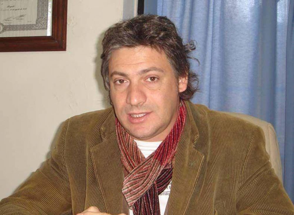 ''Negri debiera estar pidiendo una licencia''