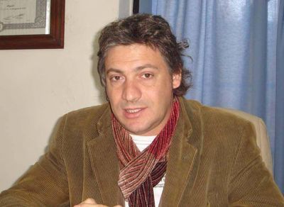 ''Negri debiera estar pidiendo una licencia''