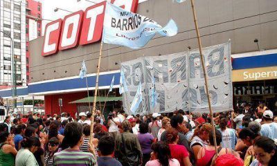  Grupos piqueteros vuelven a bloquear varios supermercados para pedir alimentos  