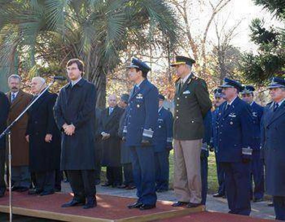Ghi particip� de la ceremonia por 28 aniversario del derribo del avi�n C-130 H�rcules TC 201363