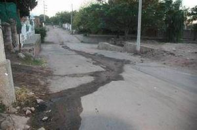 Aguas riojanas realiza obras de cloacas en barrios capitalinos