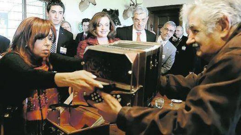 La oposici�n en Uruguay habla de falta de voluntad de los Kirchner