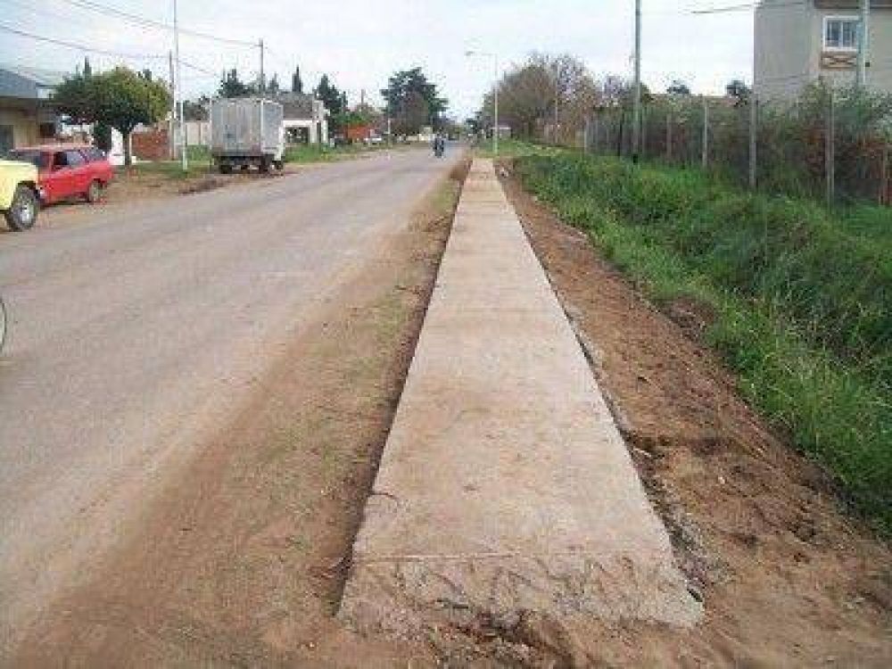 Construyen senda peatonal