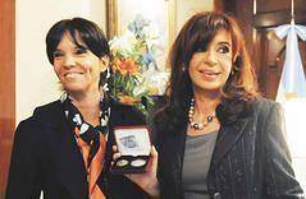 El Gobierno otorg� un aumento de 21% a estatales para frenar el desborde salarial