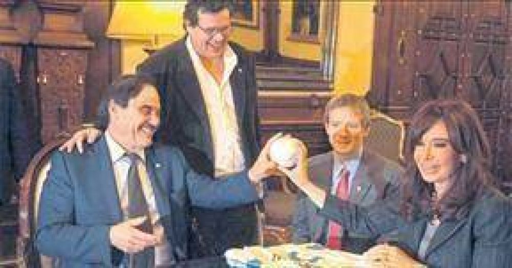 Oliver Stone, con la "actriz" Cristina Kirchner