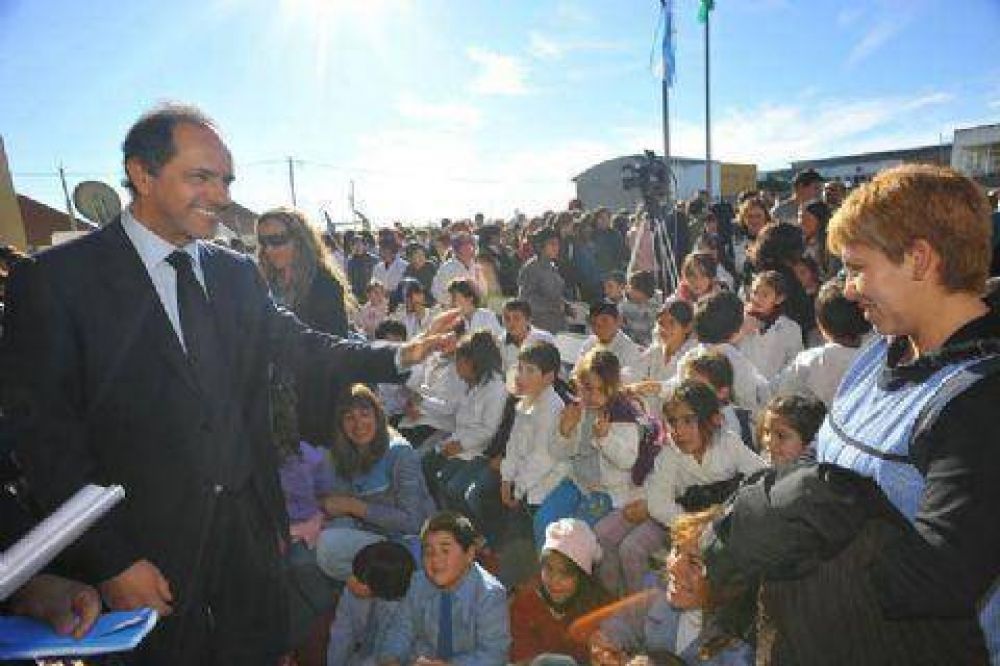 Scioli: �No hay peor desigualdad cuando unos chicos pueden acceder a la educaci�n y otros no�