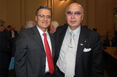 Gorosito asisti� a la distinci�n del doctor Eduardo De Santib��ez como Maestro de la Medicina
