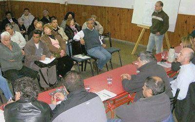 Cotillo y gabinete expusieron ante vecinales sobre obras y servicios