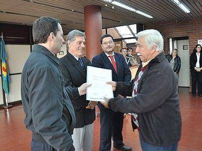 ECHEVERR�A: Gray entreg� escrituras a 80 vecinos