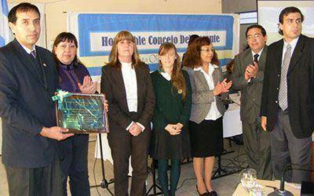 El Concejo Deliberante de Caleta homenaje� a la Escuela Industrial